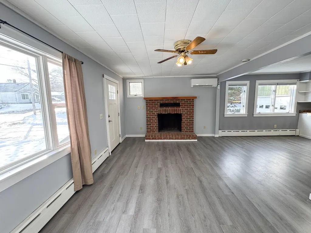 31 Edwards Street Lincoln ME 04457