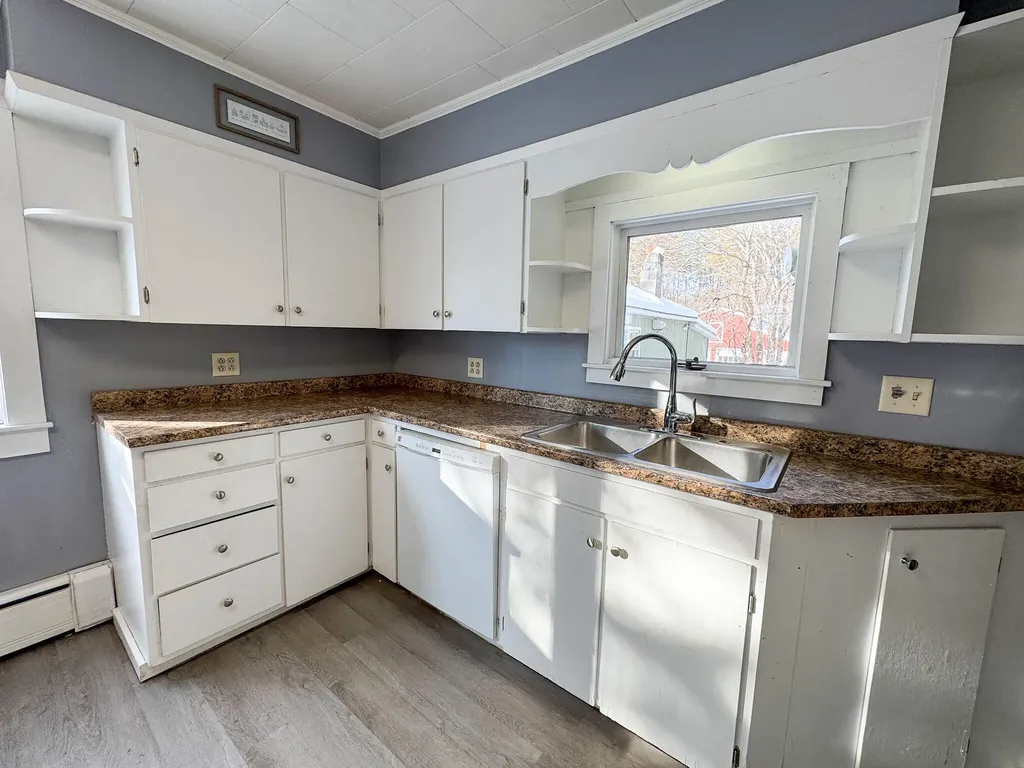 31 Edwards Street Lincoln ME 04457