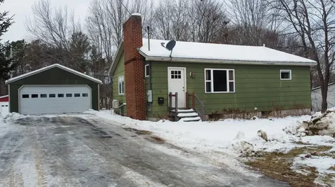 31 Edwards Street Lincoln ME 04457