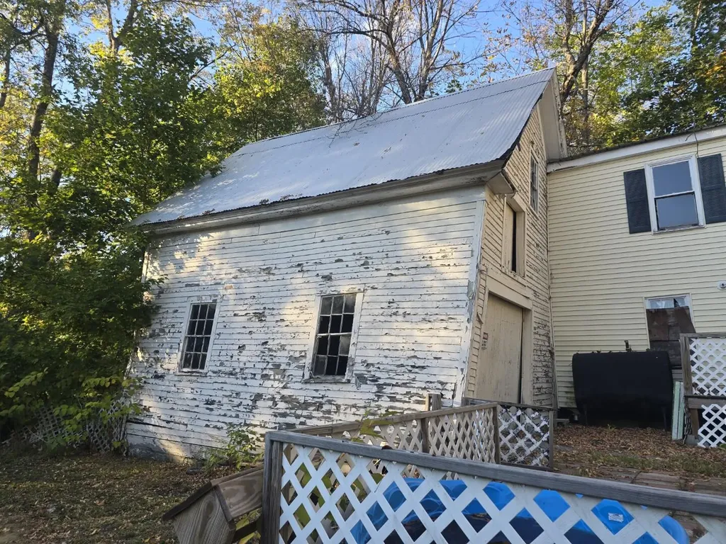 11 Pine Street Mechanic Falls ME 04256
