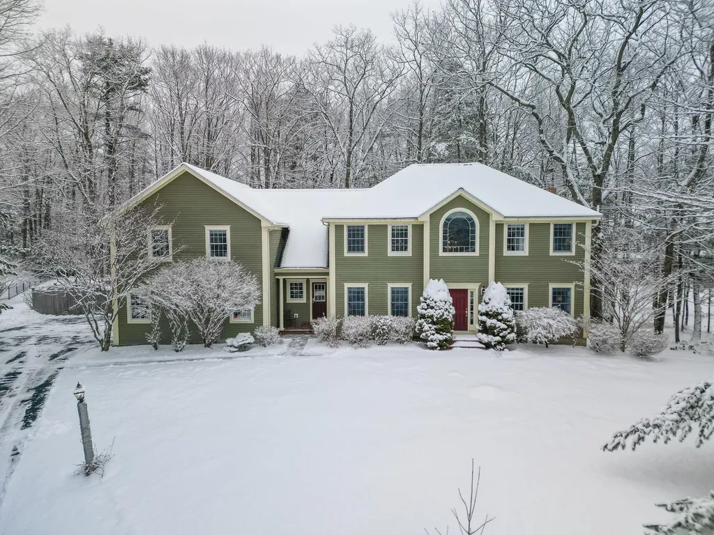 16 Veronica Lane Falmouth ME 04105