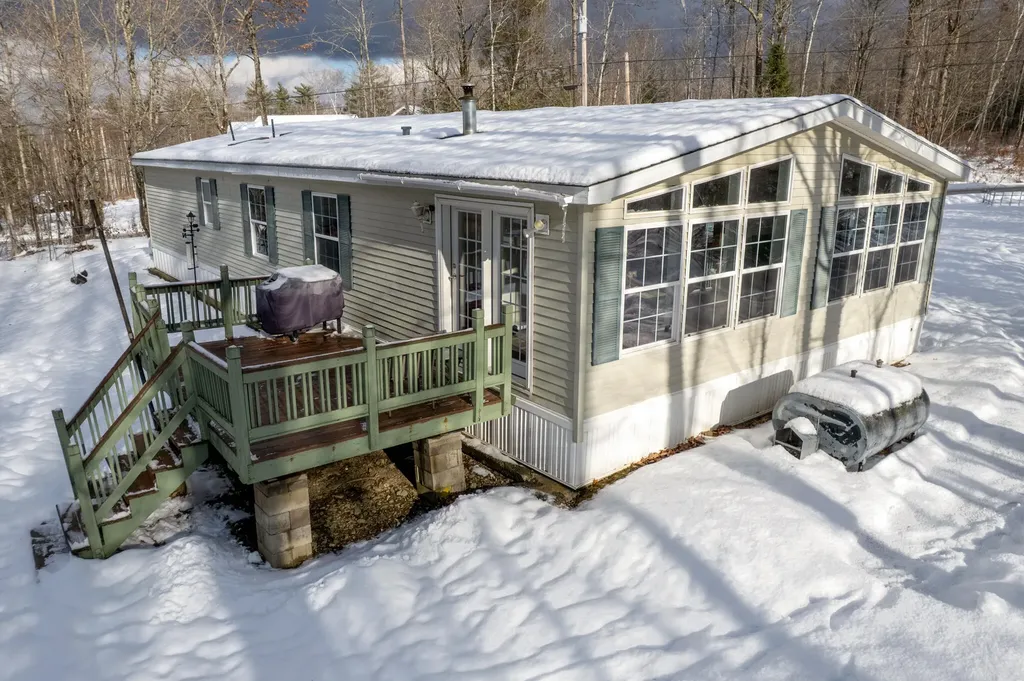 3036 Ohio Street Glenburn ME 04401