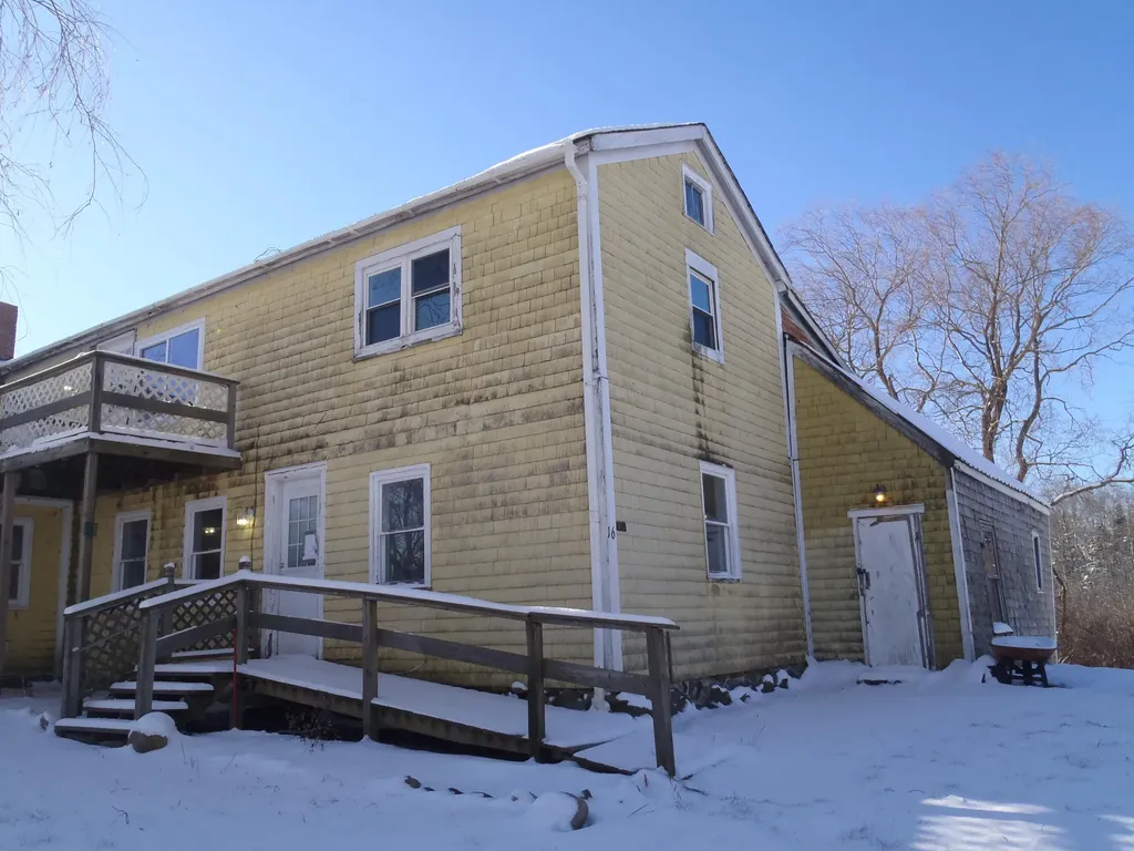 16 Swan Lane Cushing ME 04563