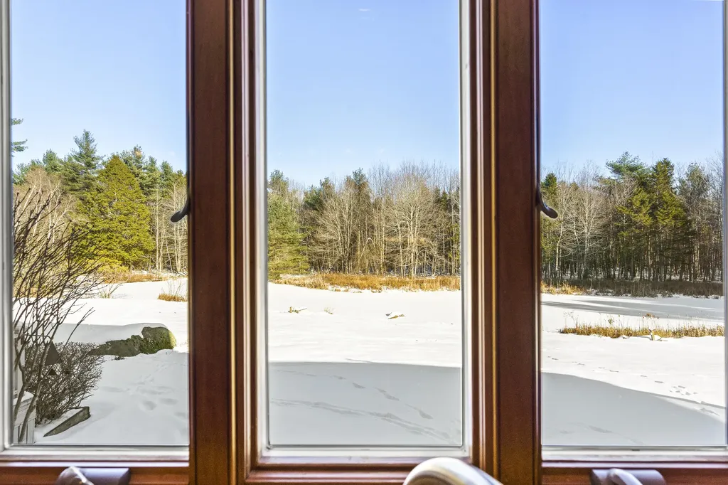 25 Stoneybrook Lane Bristol ME 04539