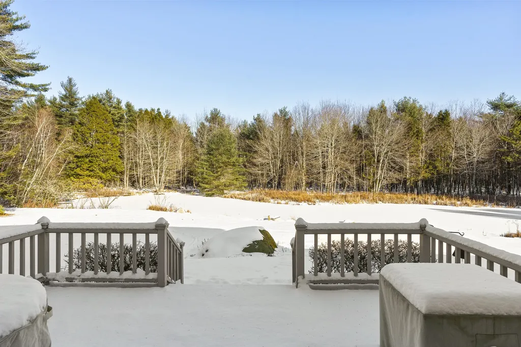 25 Stoneybrook Lane Bristol ME 04539