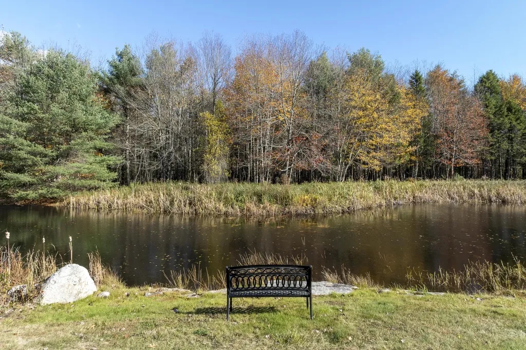 25 Stoneybrook Lane Bristol ME 04539