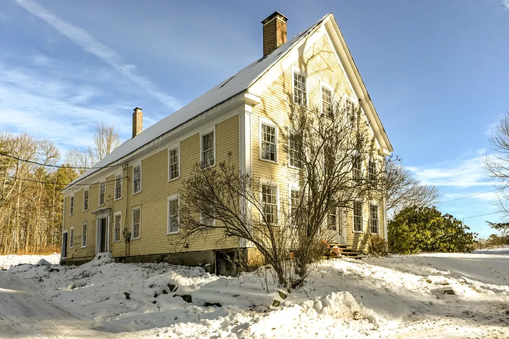 30 Joy Valley Road Buxton ME 04093