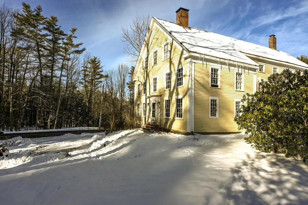 30 Joy Valley Road Buxton ME 04093