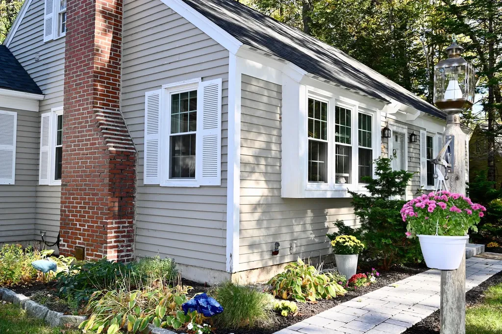 5 Wiggins Pond Lane Kennebunk ME 04043