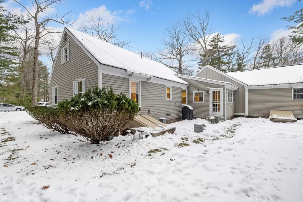 5 Wiggins Pond Lane Kennebunk ME 04043