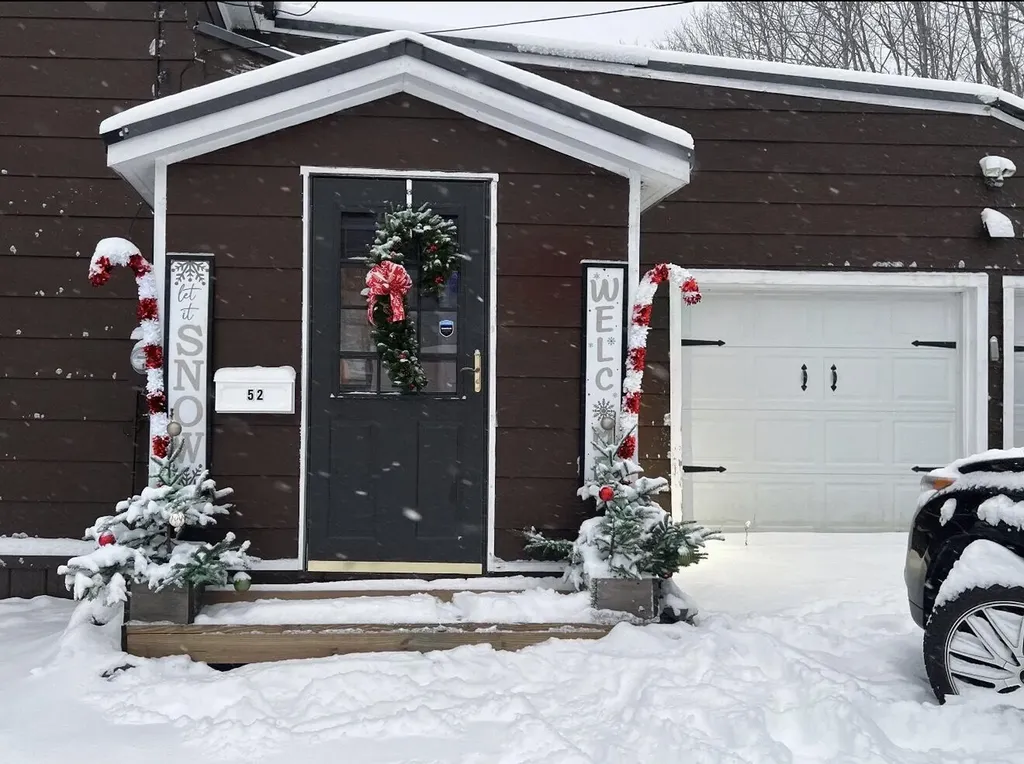 52 Somerset Street Millinocket ME 04462
