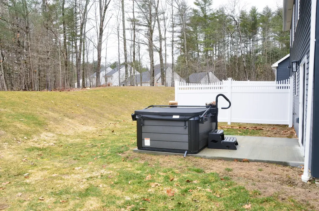 18 Violet Drive Farmingdale ME 04344
