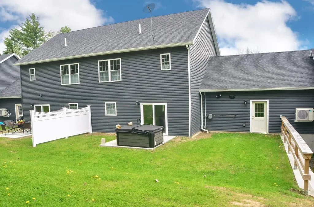 18 Violet Drive Farmingdale ME 04344