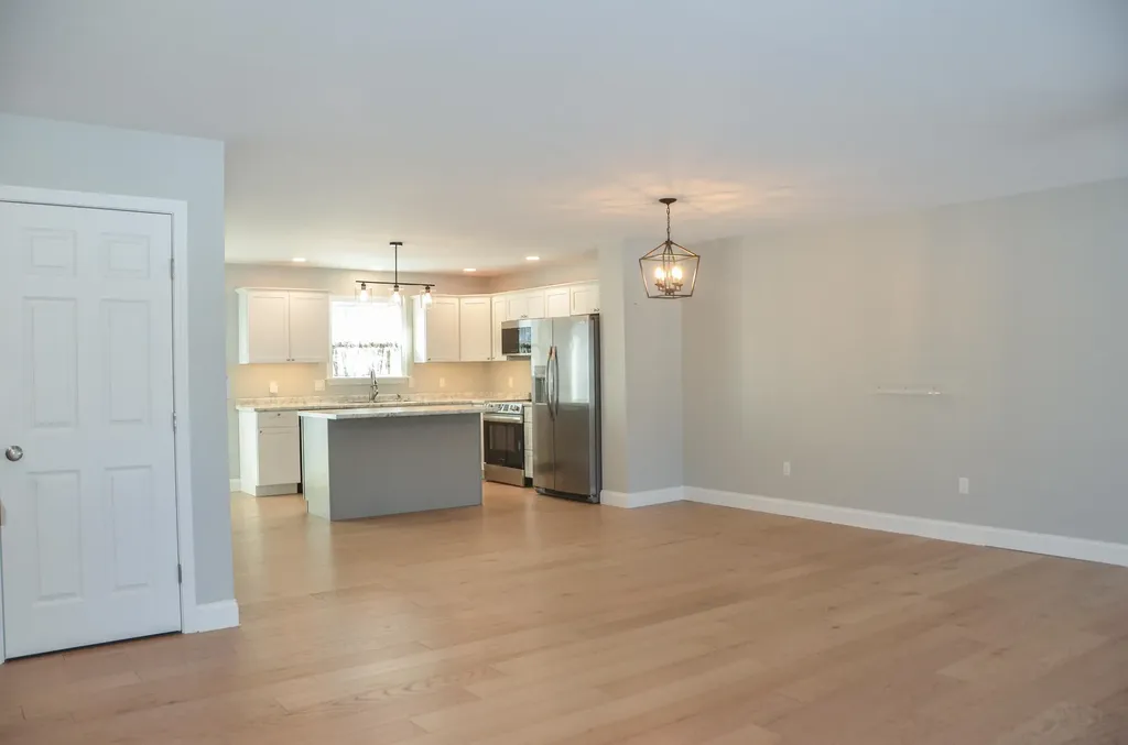 18 Violet Drive Farmingdale ME 04344