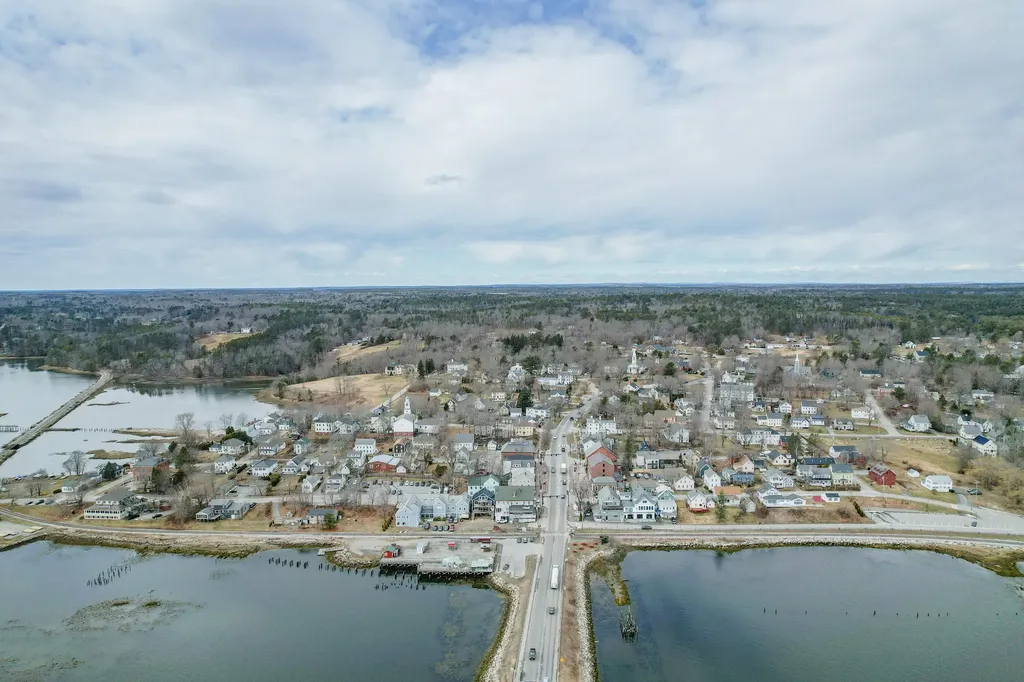 49 Water Street Wiscasset ME 04578
