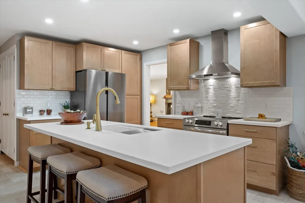 201 Clyde Road Bangor ME 04401