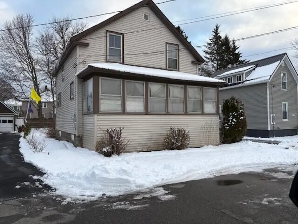 27 Dexter Street Bangor ME 04401