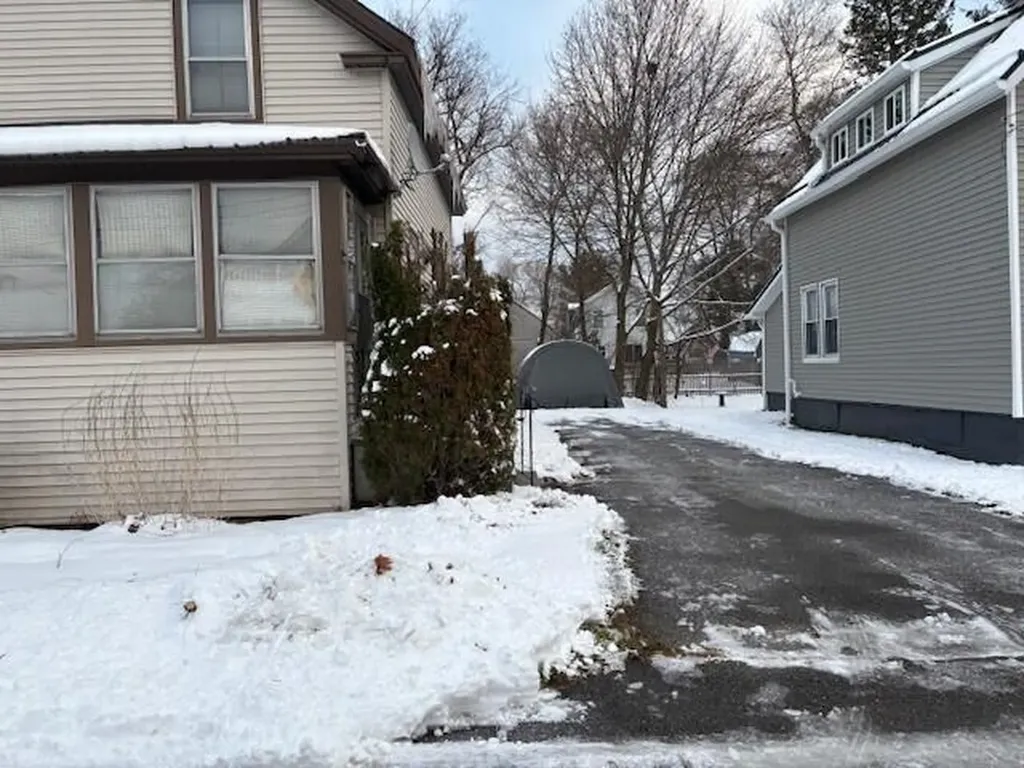 27 Dexter Street Bangor ME 04401