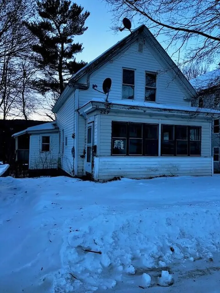 229 Pine Street Rumford ME 04276