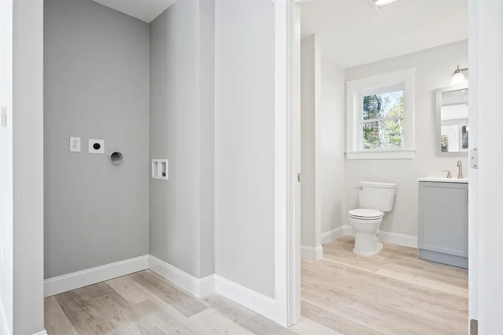 37 Lower Dedham Road Holden ME 04429