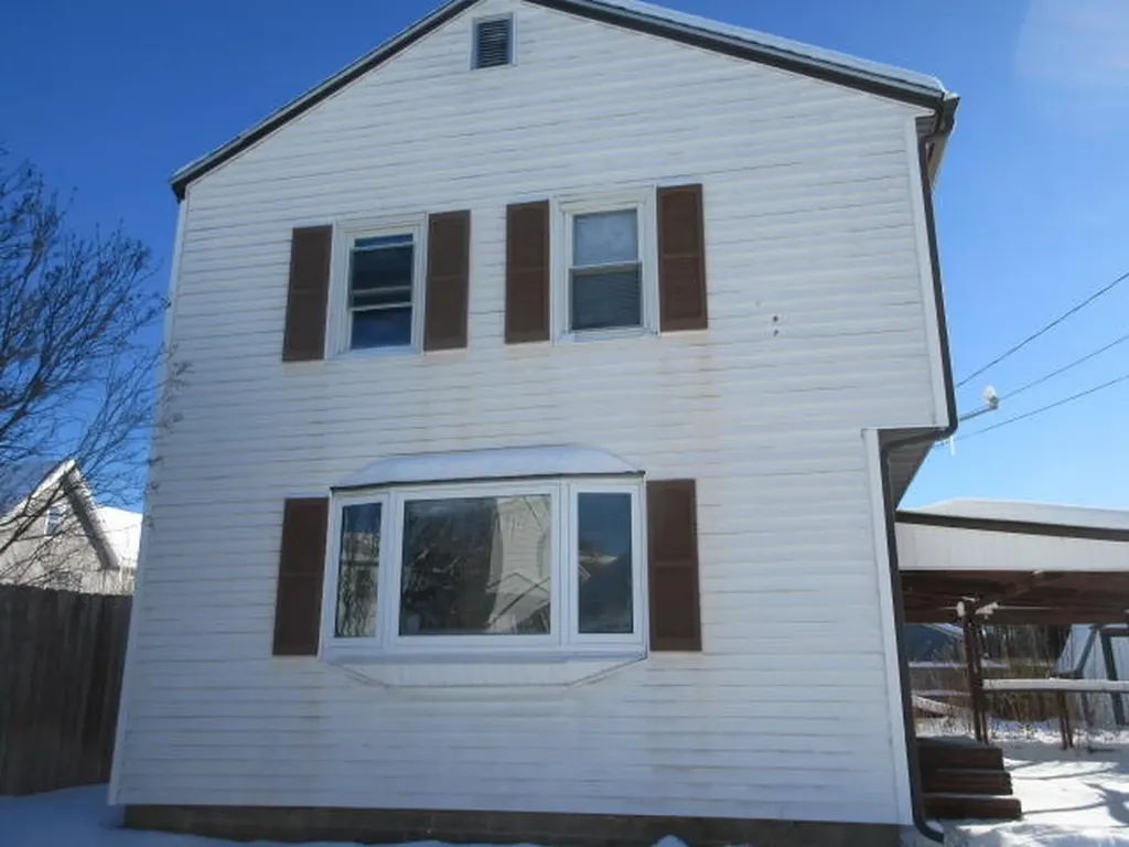 8 Gibbons Court Brewer ME 04412