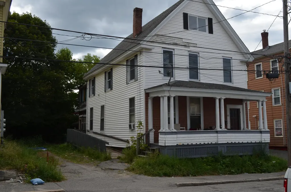 15 Howe Street Lewiston ME 04240