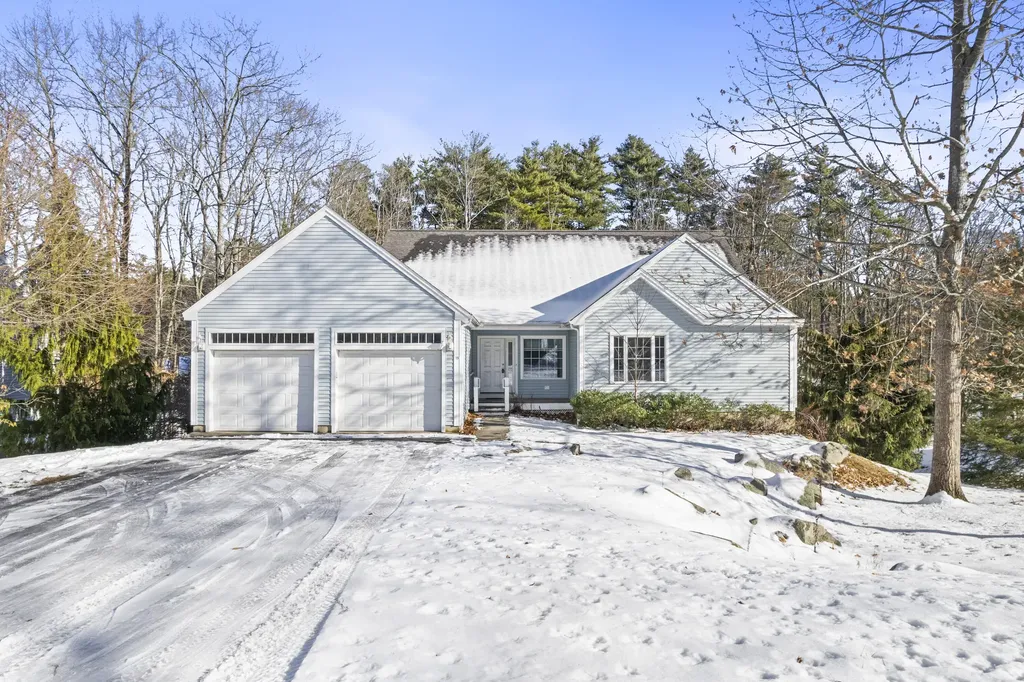 19 Debra Lane Kittery ME 03904