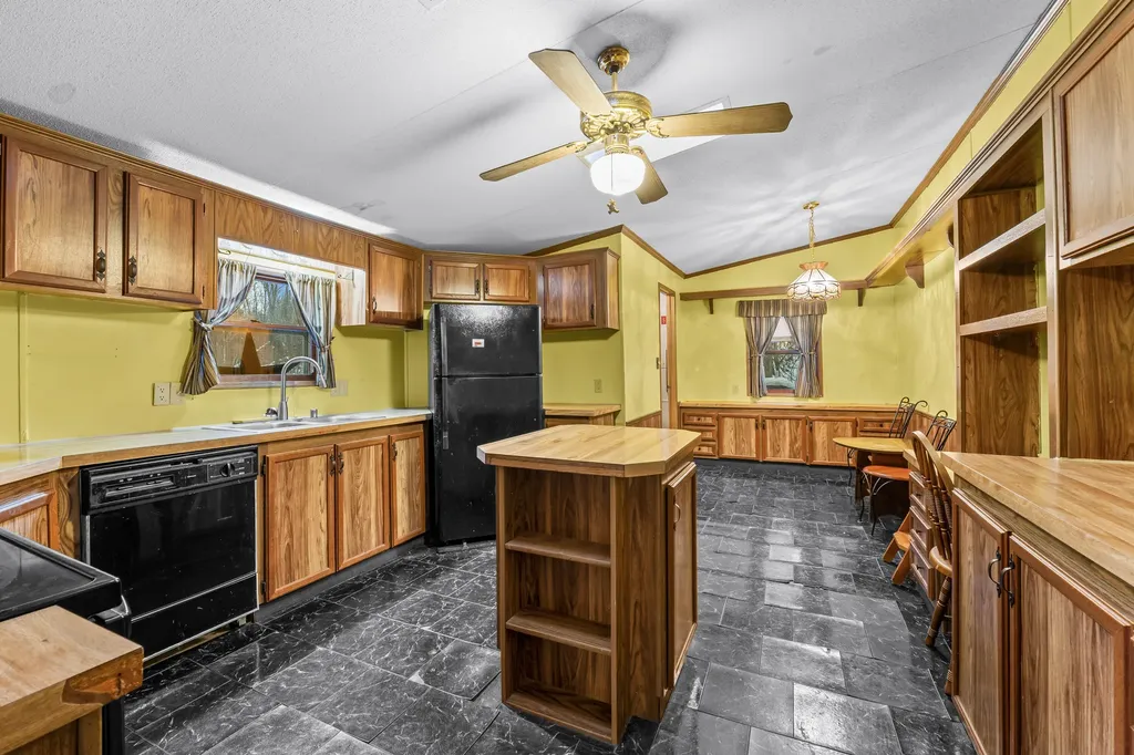 784 E Pond Road Nobleboro ME 04555