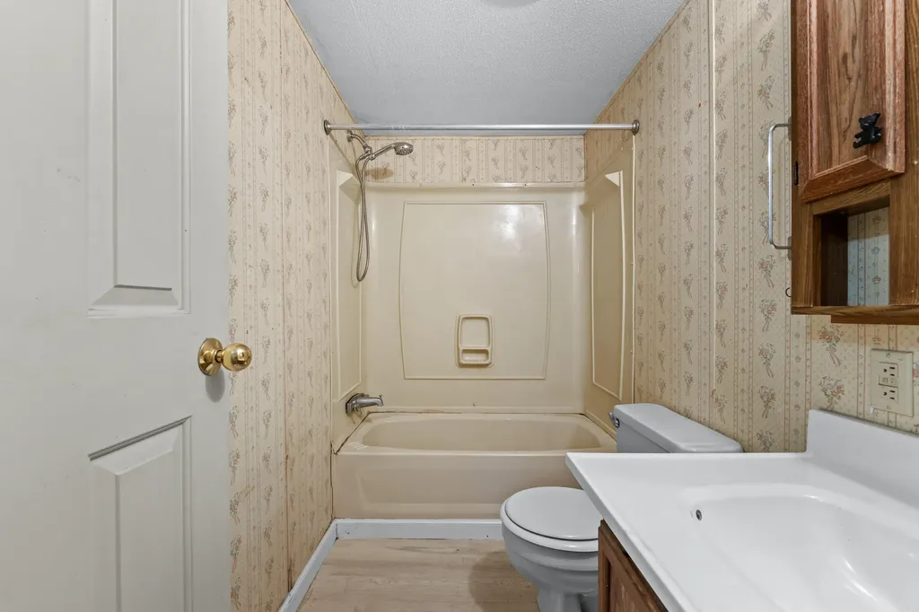 784 E Pond Road Nobleboro ME 04555