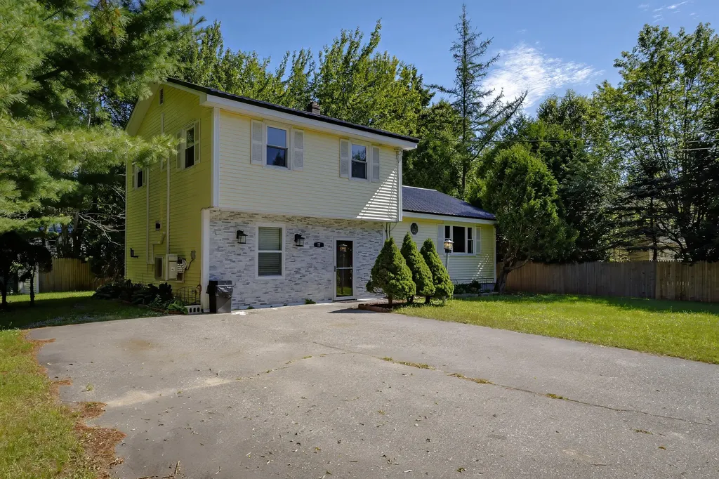 17 Mcdonald Avenue Ellsworth ME 04605
