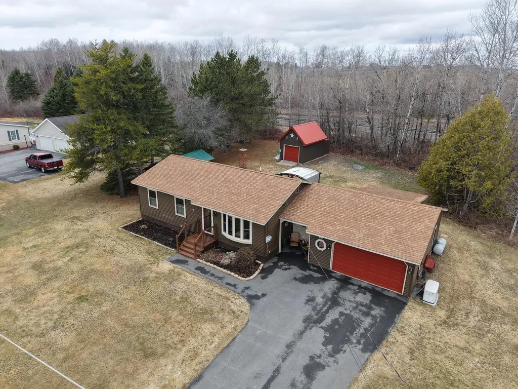 40 Fords Lane Mapleton ME 04757