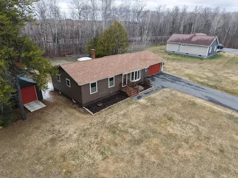 40 Fords Lane Mapleton ME 04757