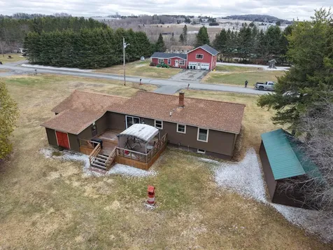 40 Fords Lane Mapleton ME 04757