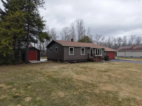 40 Fords Lane Mapleton ME 04757