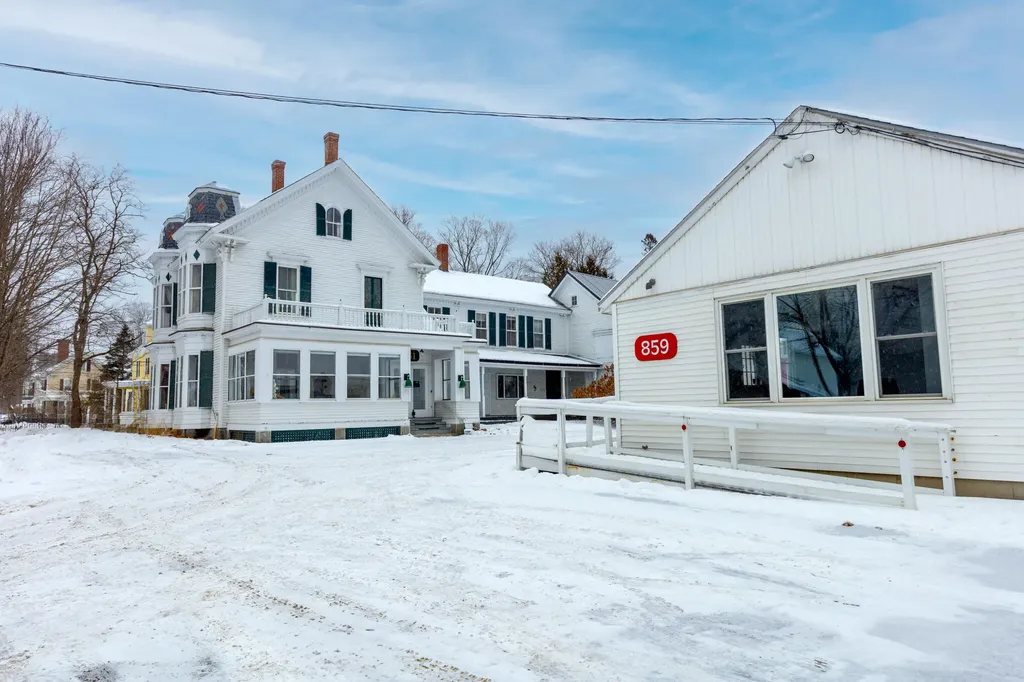 861 W Main Street Dover-foxcroft ME 04426