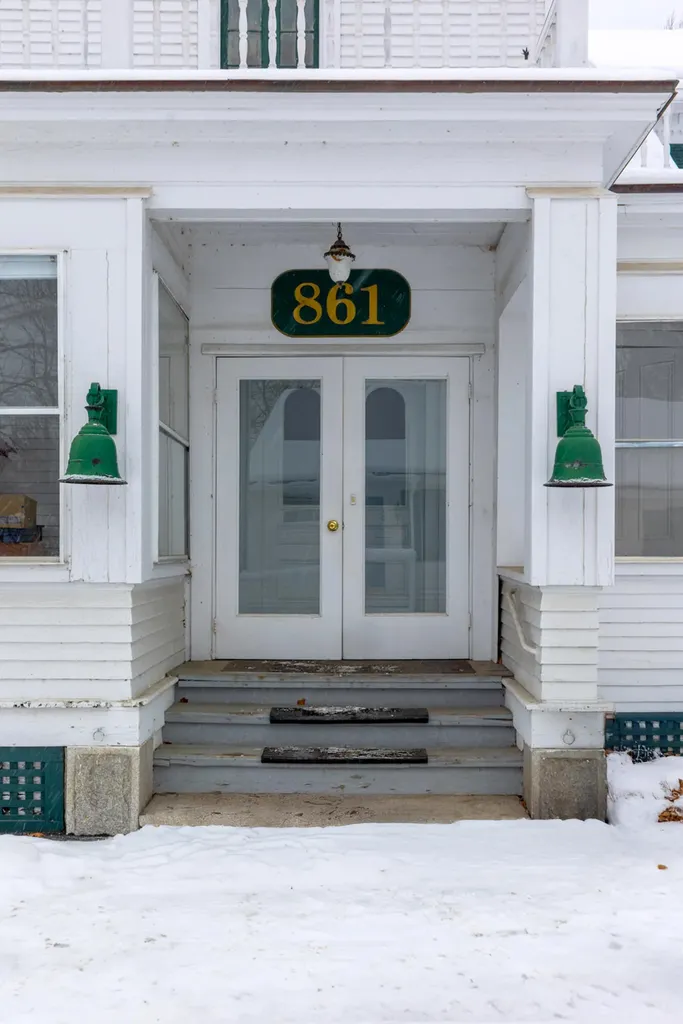 861 W Main Street Dover-foxcroft ME 04426