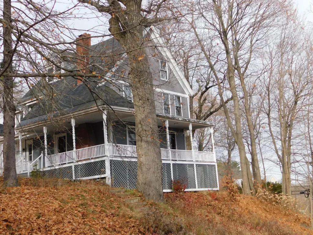 15 Western Promenade Auburn ME 04210