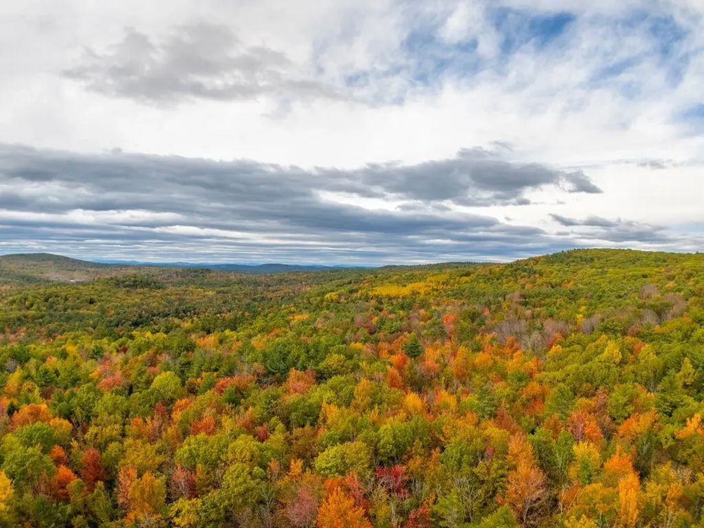 192 Mountain Road Raymond ME 04071