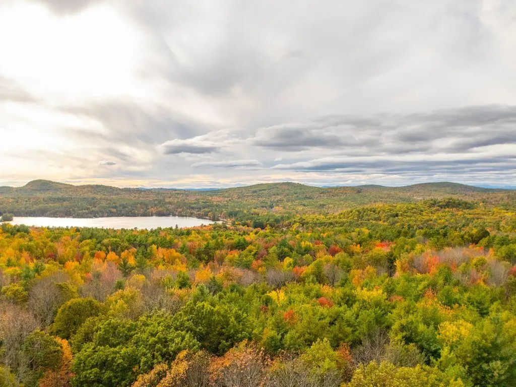 192 Mountain Road Raymond ME 04071