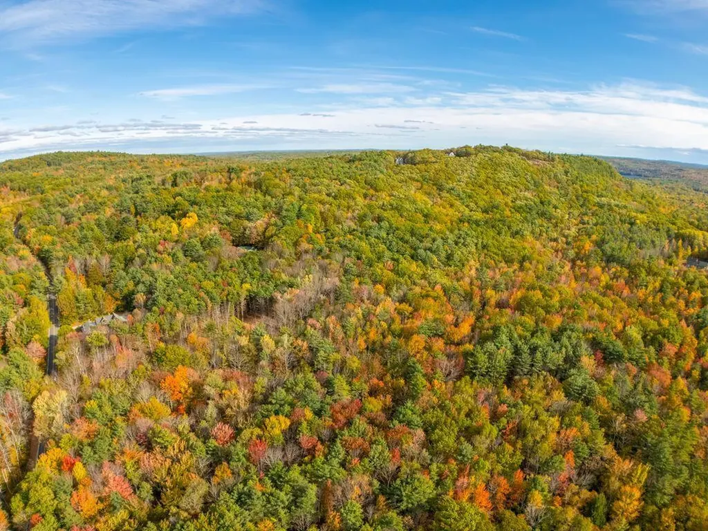 192 Mountain Road Raymond ME 04071