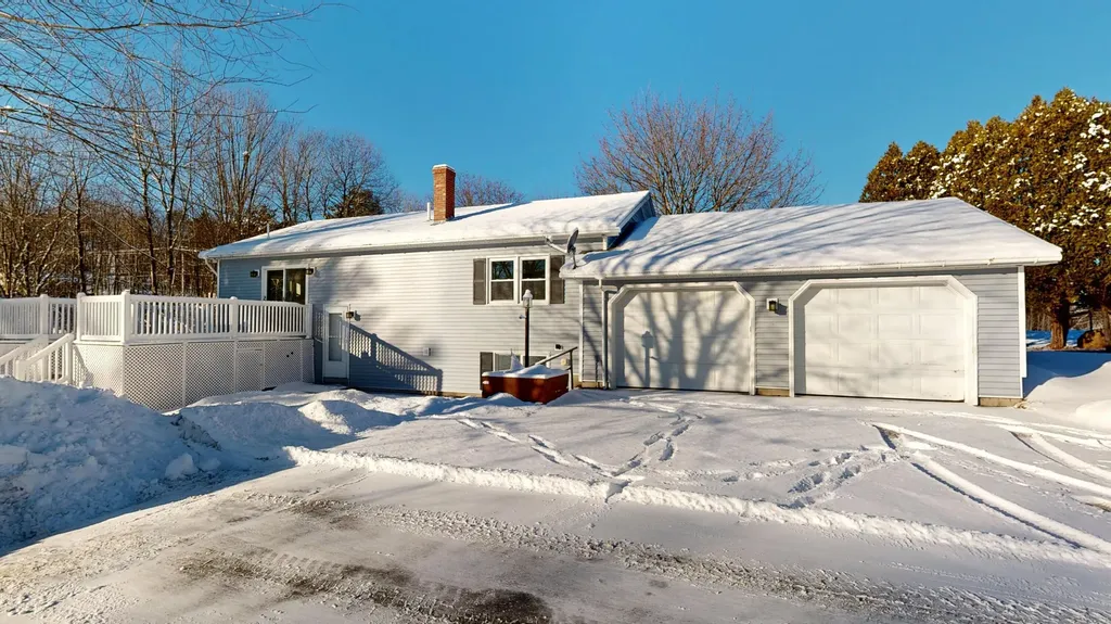 4 Old Lisbon Road Lewiston ME 04240