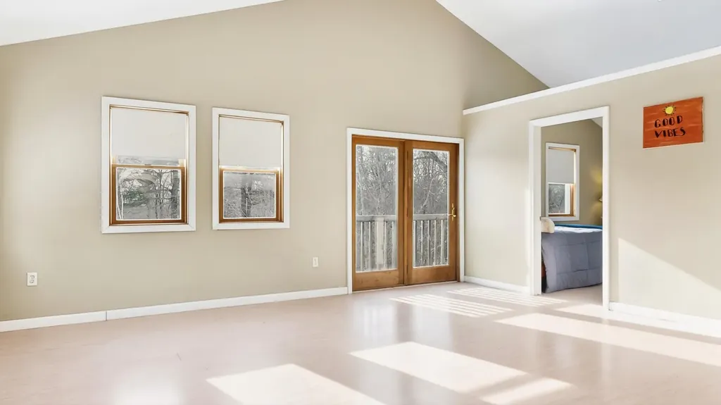 163 Valley Road Raymond ME 04071