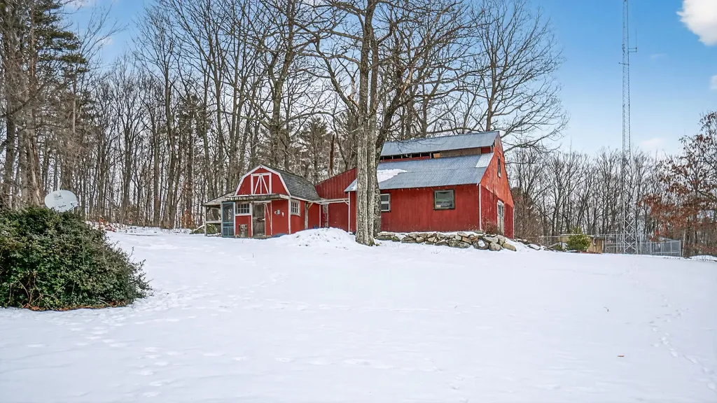 163 Valley Road Raymond ME 04071