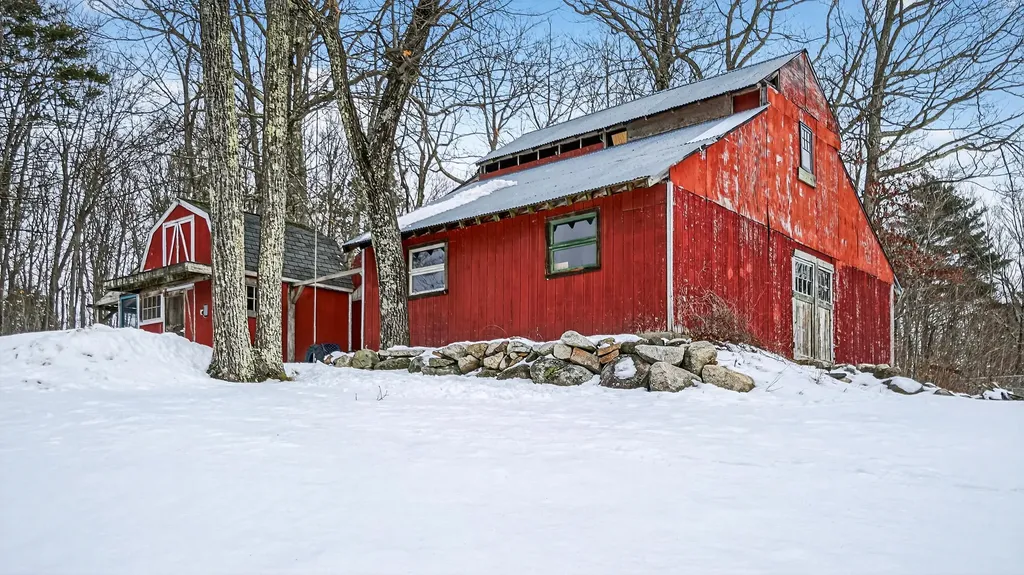 163 Valley Road Raymond ME 04071