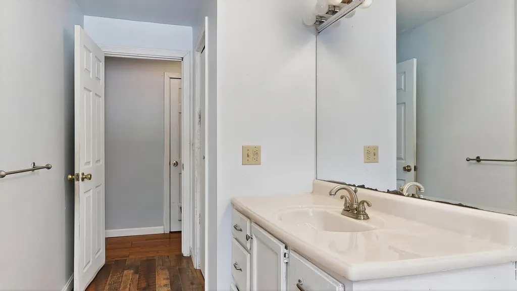 163 Valley Road Raymond ME 04071