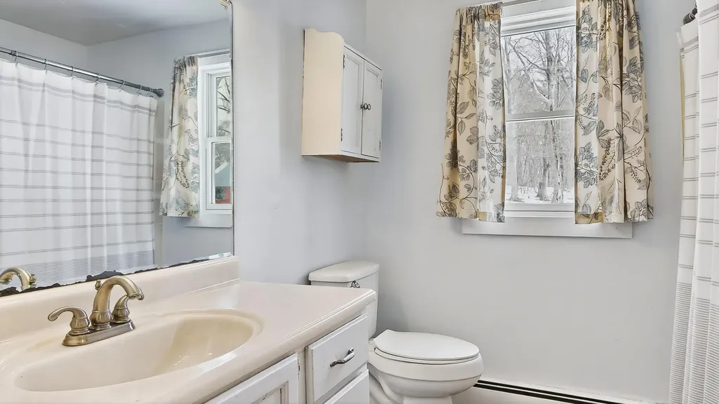 163 Valley Road Raymond ME 04071