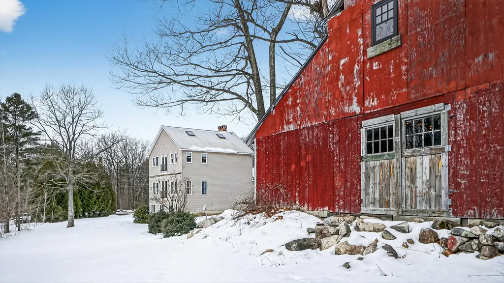 163 Valley Road Raymond ME 04071