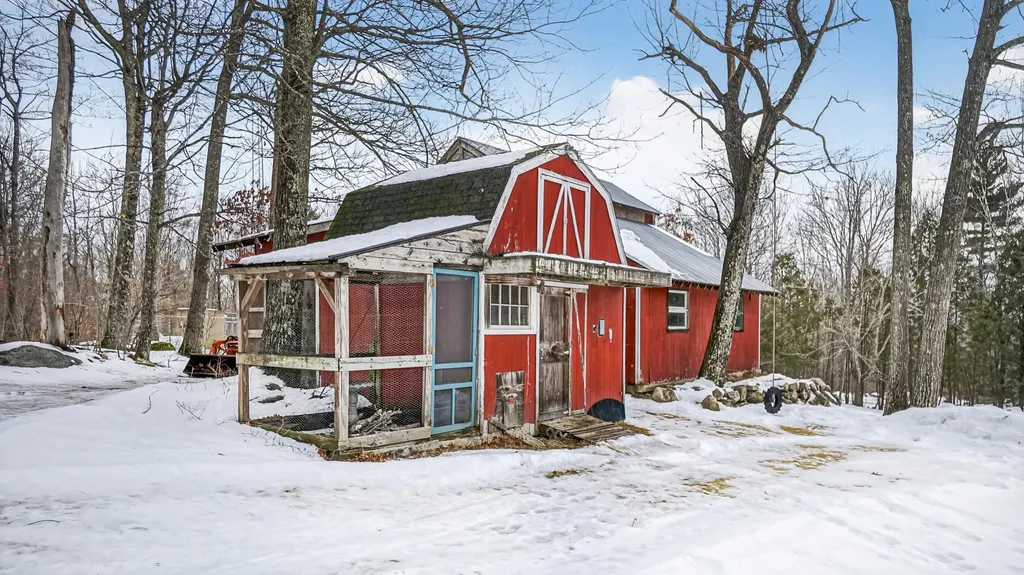 163 Valley Road Raymond ME 04071