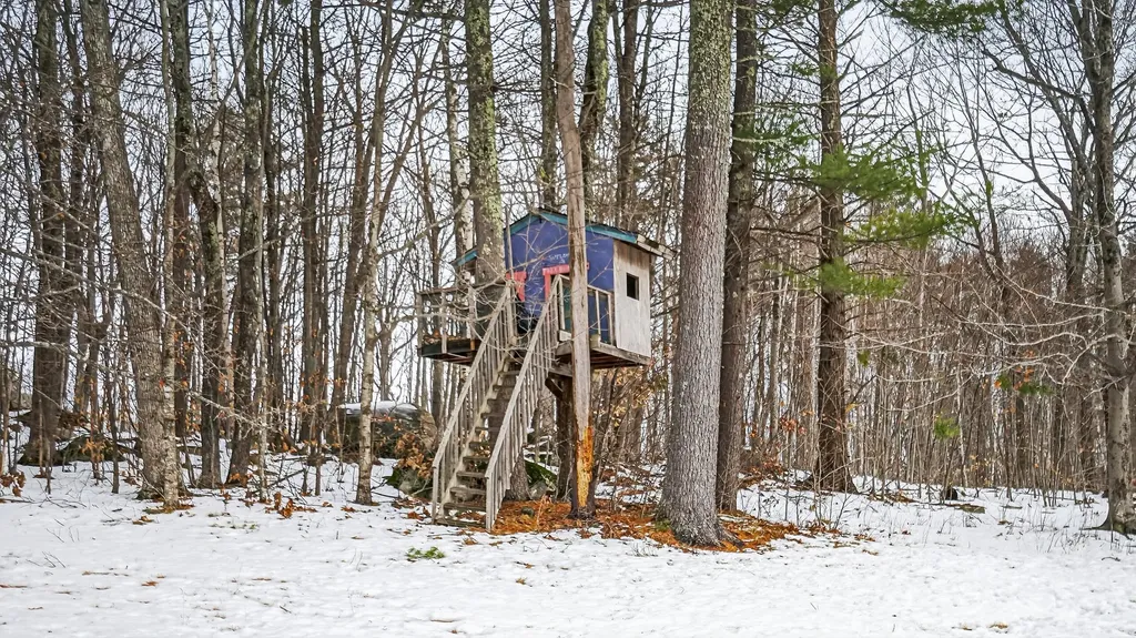 163 Valley Road Raymond ME 04071