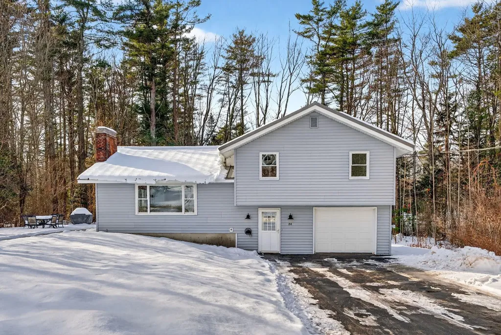 24 Mast Lane Yarmouth ME 04096